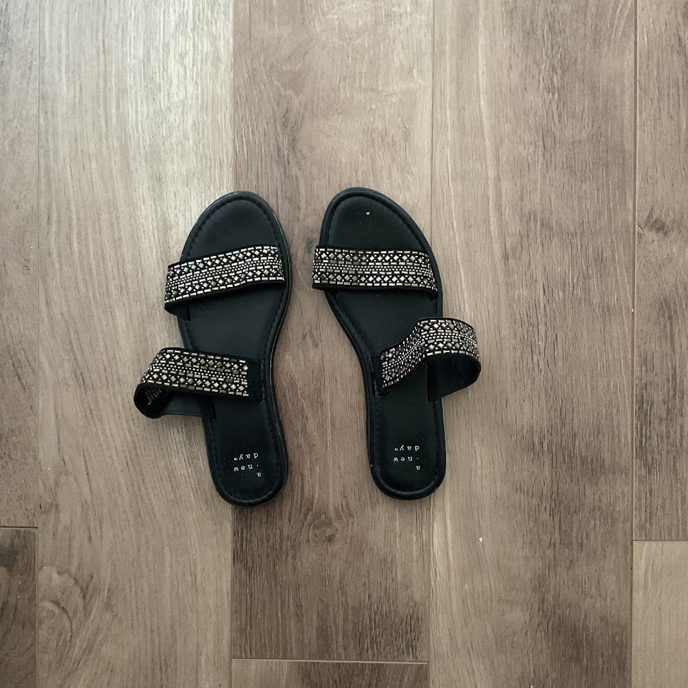A new day size 6 sandals